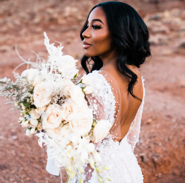 Gaun dengan tambahan motif berlian yang mewah